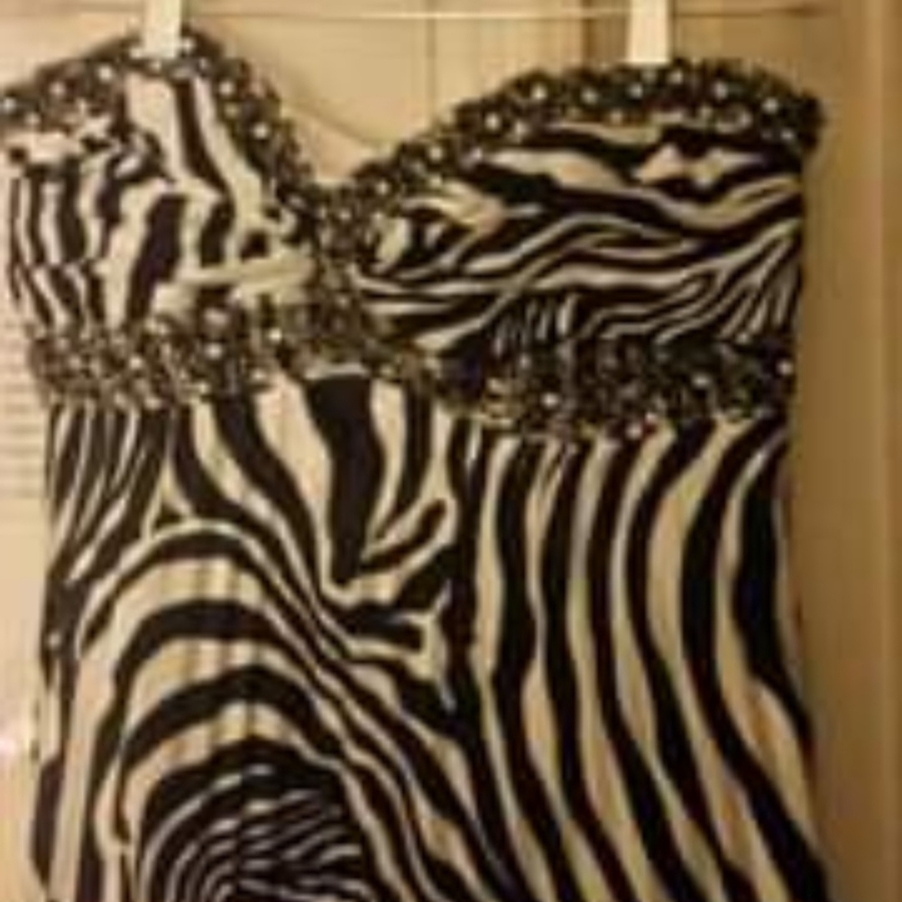 PROM DRESSES - Picture 5 of 5